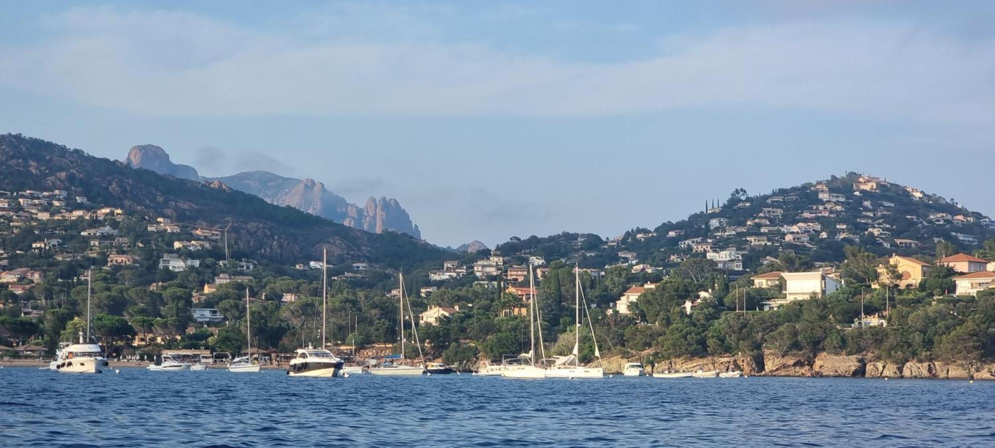Saint-Raphaël Agay Cap Esterel Village Allee Fleurs - F2 Clim Vue Golf Et Mer - Grande Terrasse Plein Sud מראה חיצוני תמונה