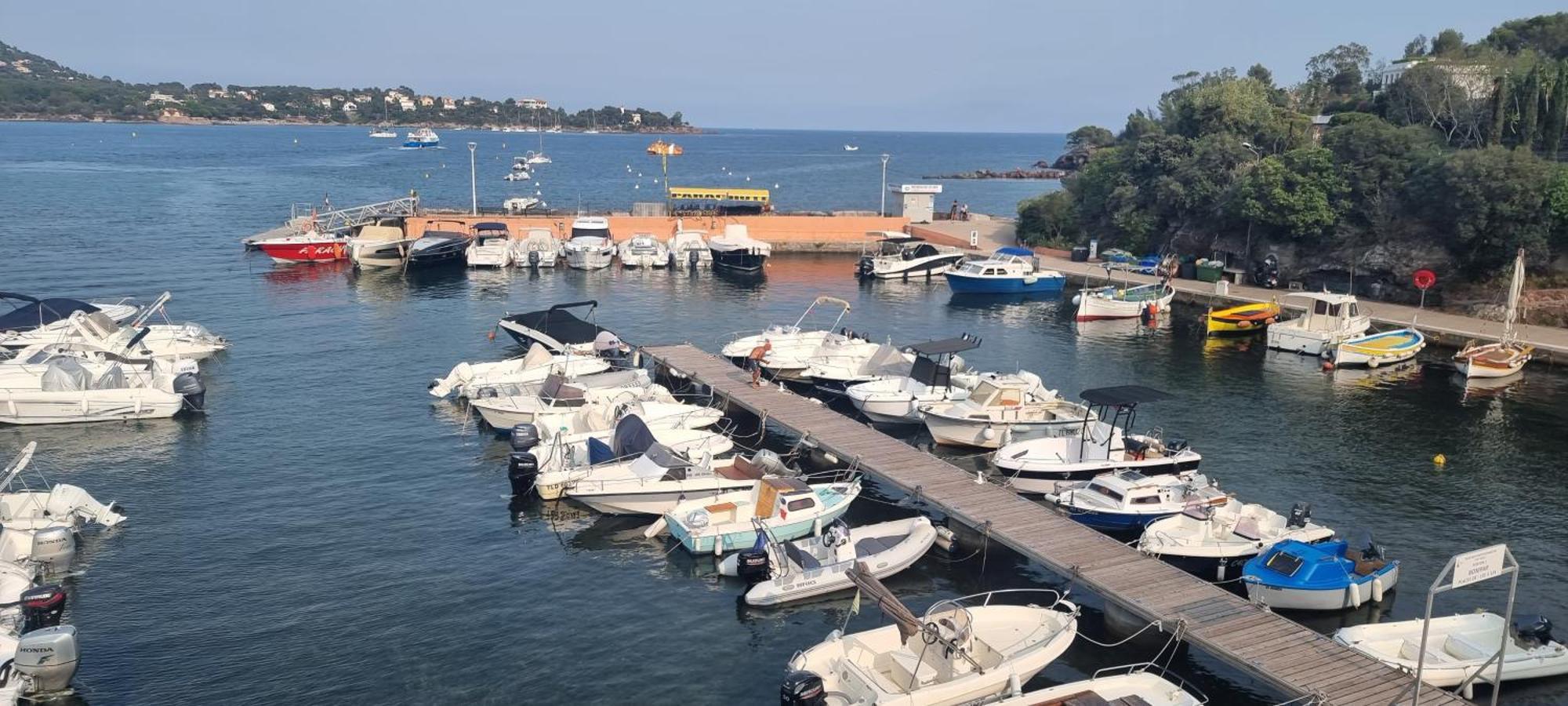 Saint-Raphaël Agay Cap Esterel Village Allee Fleurs - F2 Clim Vue Golf Et Mer - Grande Terrasse Plein Sud מראה חיצוני תמונה