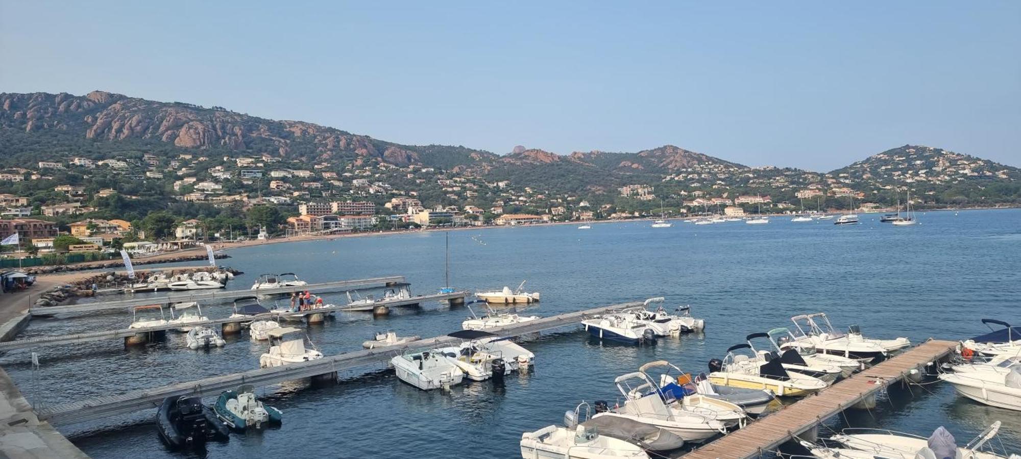 Saint-Raphaël Agay Cap Esterel Village Allee Fleurs - F2 Clim Vue Golf Et Mer - Grande Terrasse Plein Sud מראה חיצוני תמונה