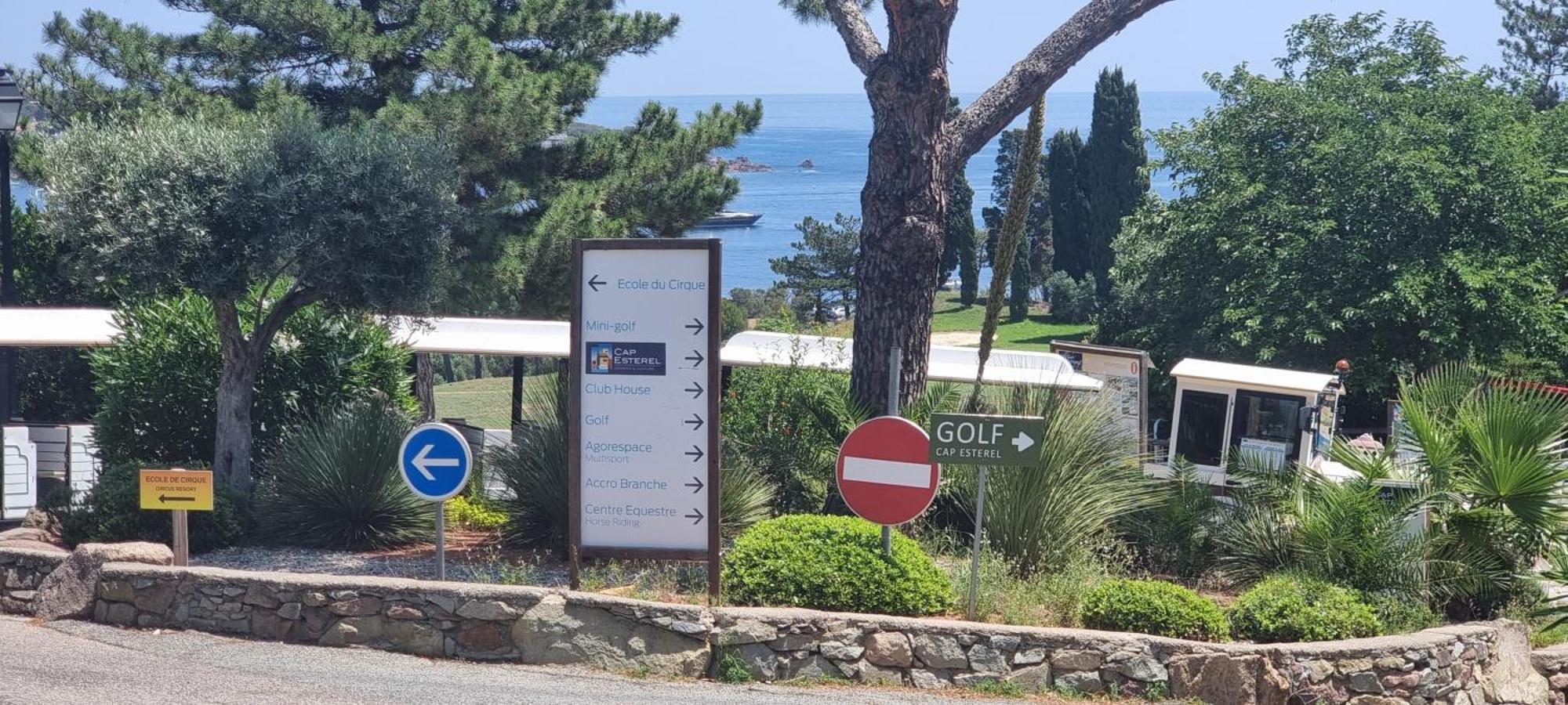 Saint-Raphaël Agay Cap Esterel Village Allee Fleurs - F2 Clim Vue Golf Et Mer - Grande Terrasse Plein Sud מראה חיצוני תמונה