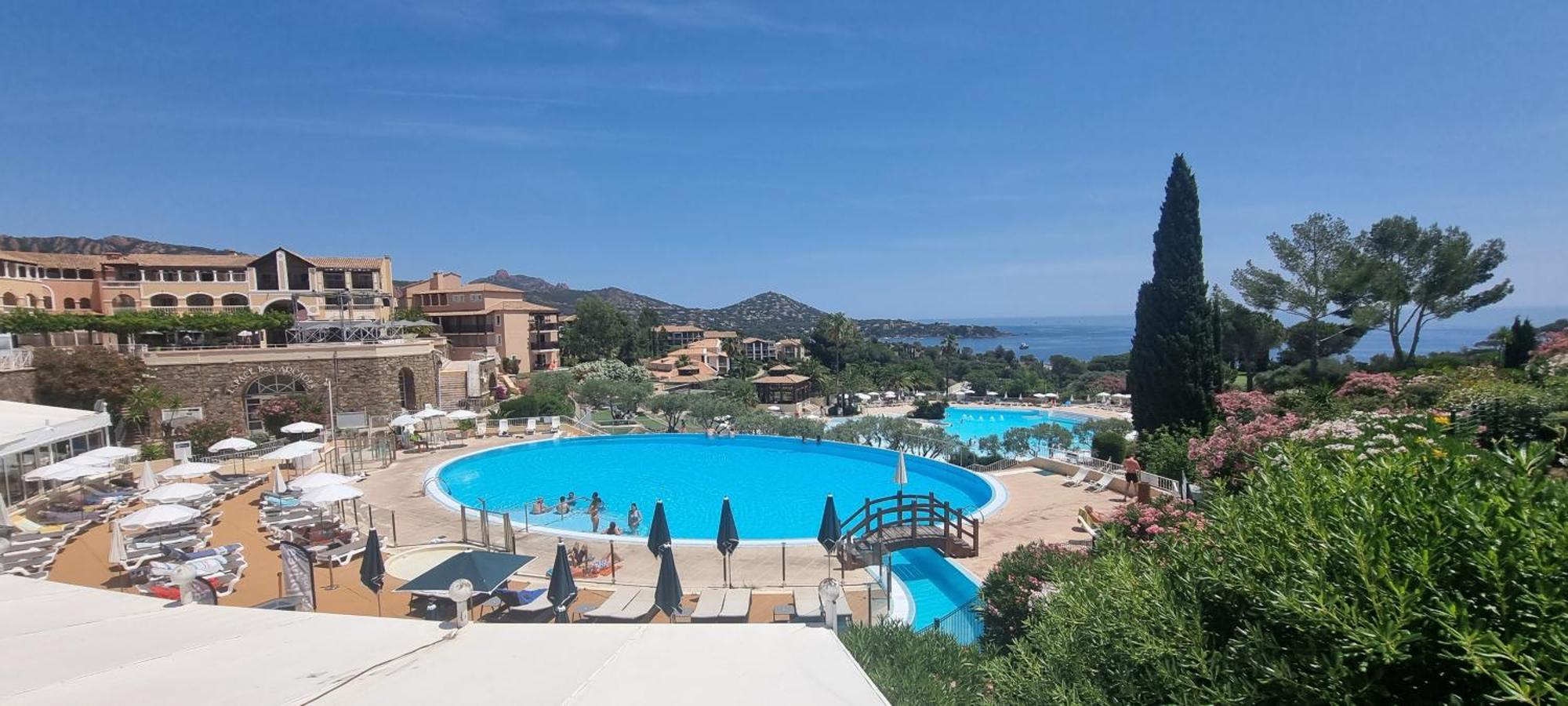 Saint-Raphaël Agay Cap Esterel Village Allee Fleurs - F2 Clim Vue Golf Et Mer - Grande Terrasse Plein Sud מראה חיצוני תמונה