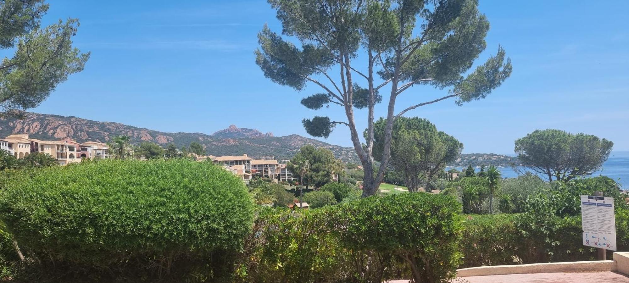 Saint-Raphaël Agay Cap Esterel Village Allee Fleurs - F2 Clim Vue Golf Et Mer - Grande Terrasse Plein Sud מראה חיצוני תמונה