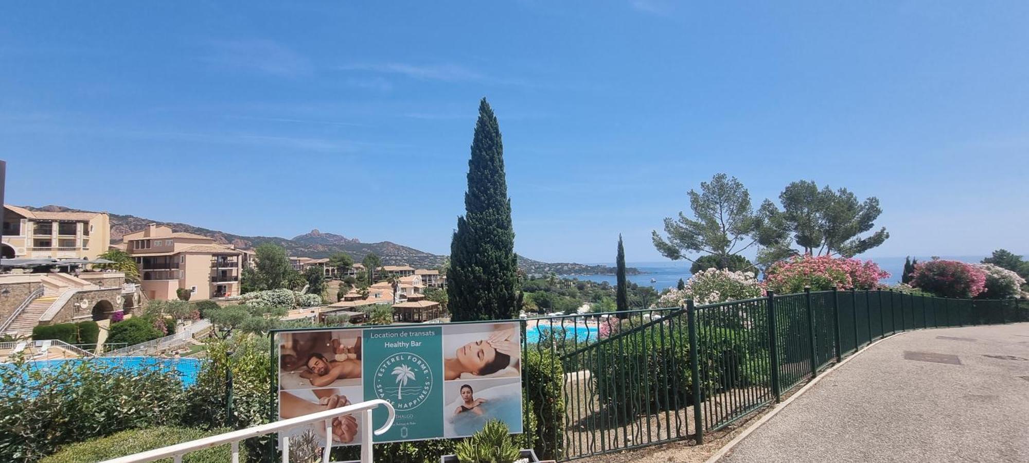 Saint-Raphaël Agay Cap Esterel Village Allee Fleurs - F2 Clim Vue Golf Et Mer - Grande Terrasse Plein Sud מראה חיצוני תמונה