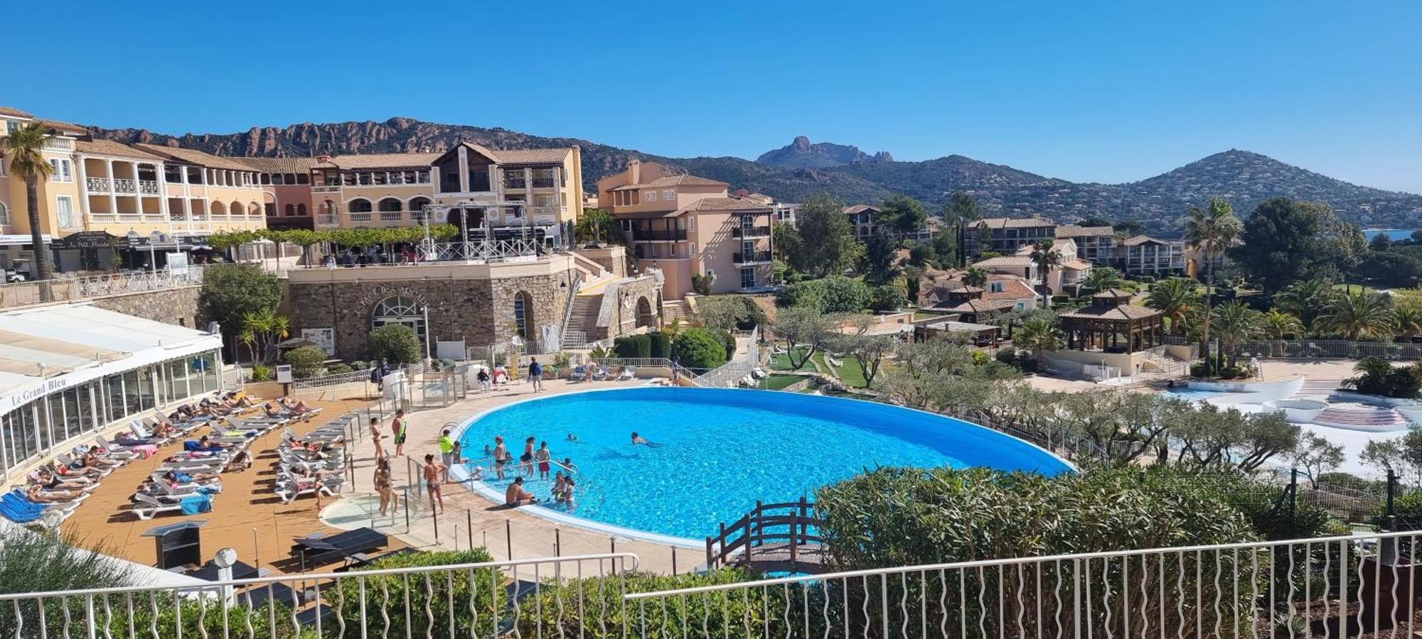Saint-Raphaël Agay Cap Esterel Village Allee Fleurs - F2 Clim Vue Golf Et Mer - Grande Terrasse Plein Sud מראה חיצוני תמונה
