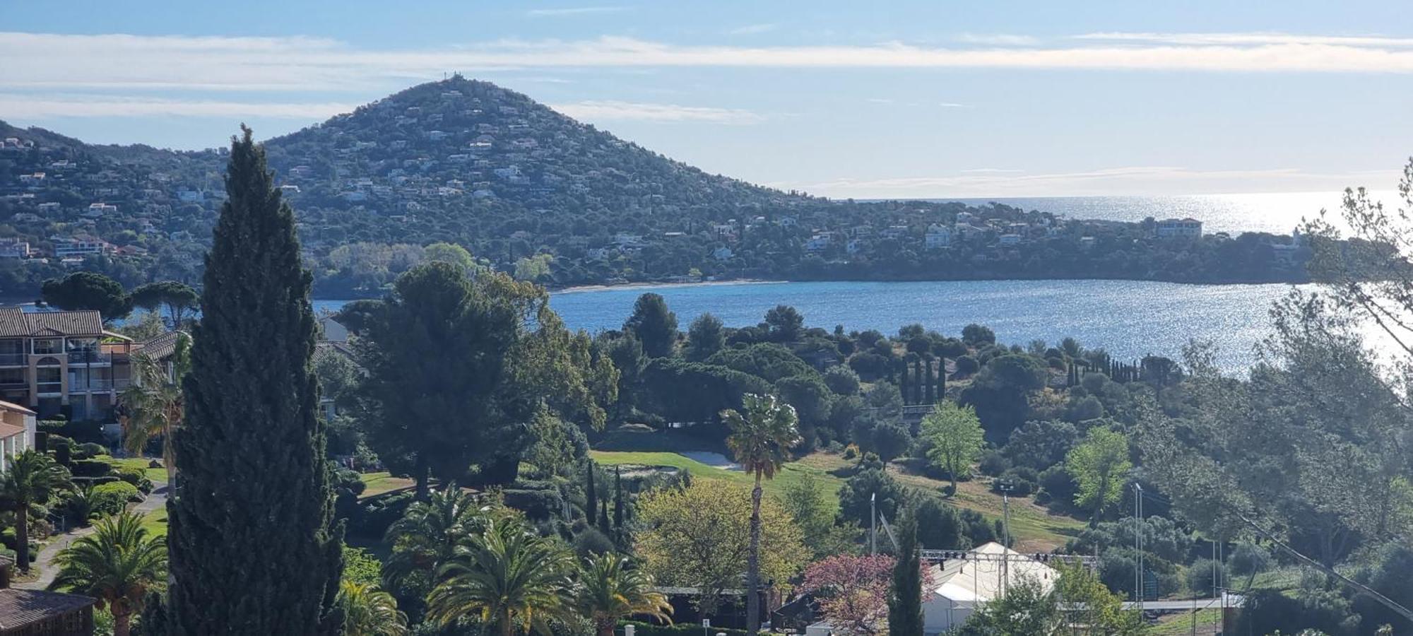 Saint-Raphaël Agay Cap Esterel Village Allee Fleurs - F2 Clim Vue Golf Et Mer - Grande Terrasse Plein Sud מראה חיצוני תמונה