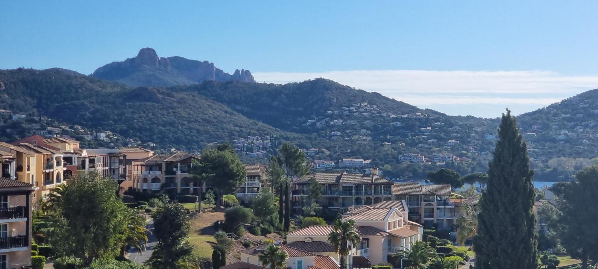 Saint-Raphaël Agay Cap Esterel Village Allee Fleurs - F2 Clim Vue Golf Et Mer - Grande Terrasse Plein Sud מראה חיצוני תמונה