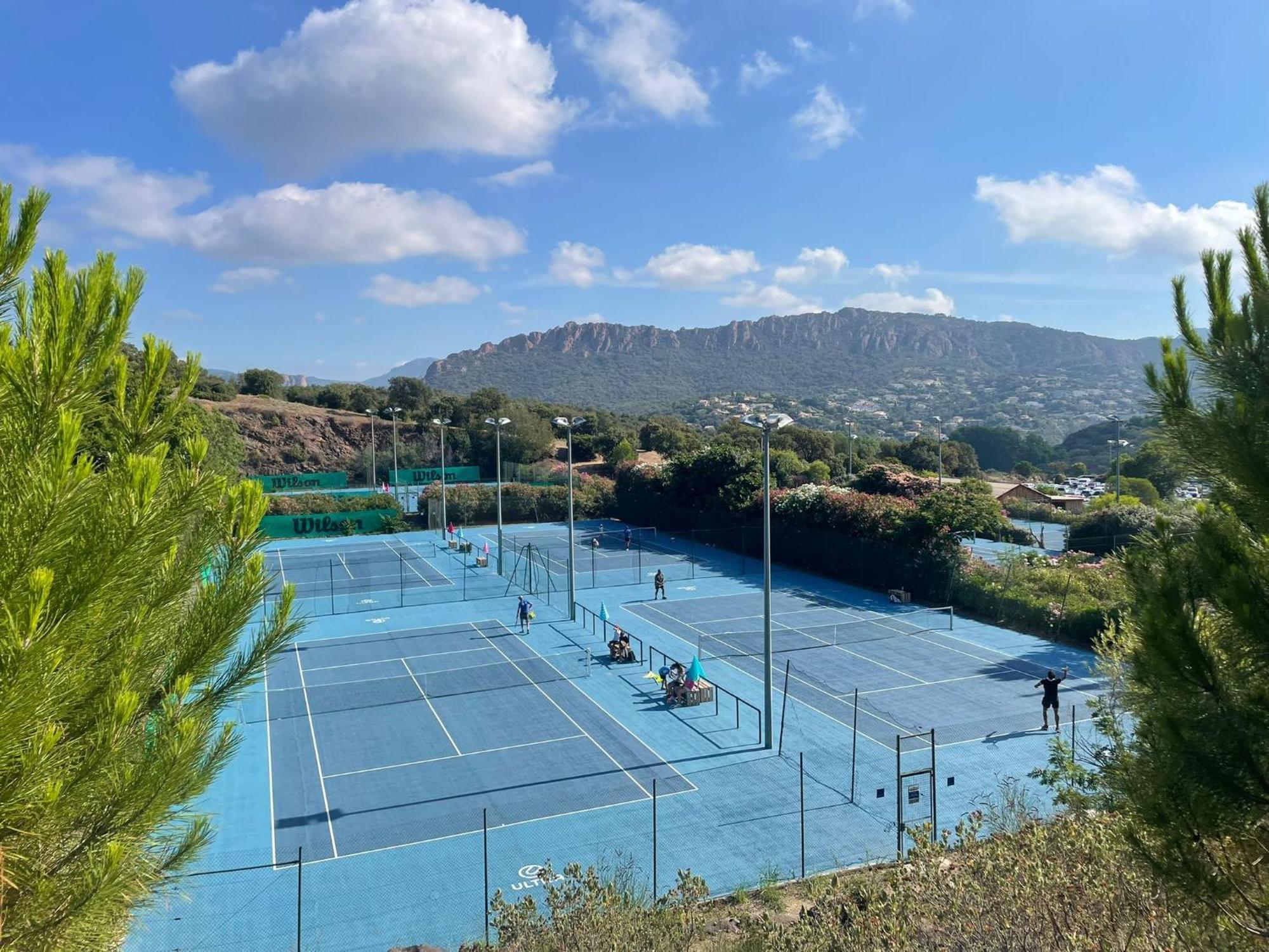 Saint-Raphaël Agay Cap Esterel Village Allee Fleurs - F2 Clim Vue Golf Et Mer - Grande Terrasse Plein Sud מראה חיצוני תמונה